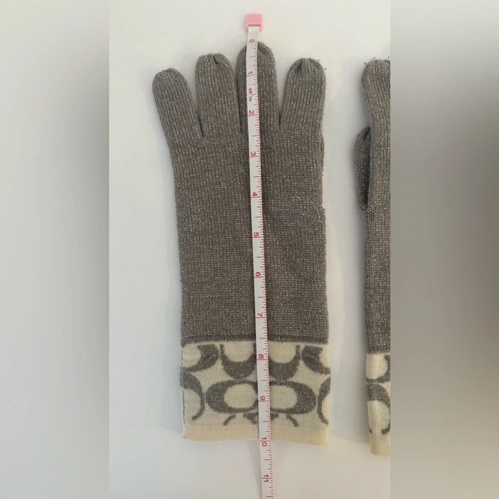 COACH Signature Logo Metallic Knit Gloves Grey Silver White Merino Wool NWOT - Picture 6 of 7